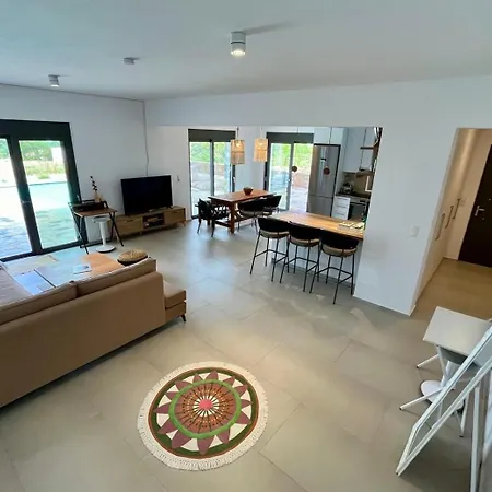 Villa Milan 1 Mit Padelplatz